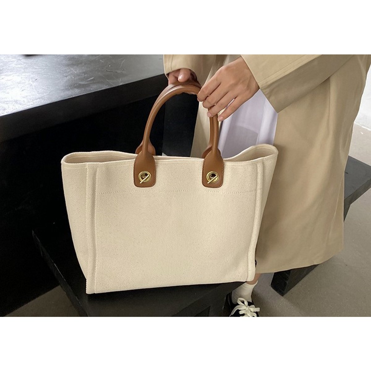 Große Schultertasche aus Canvas . Modell-Nr: AB20221028