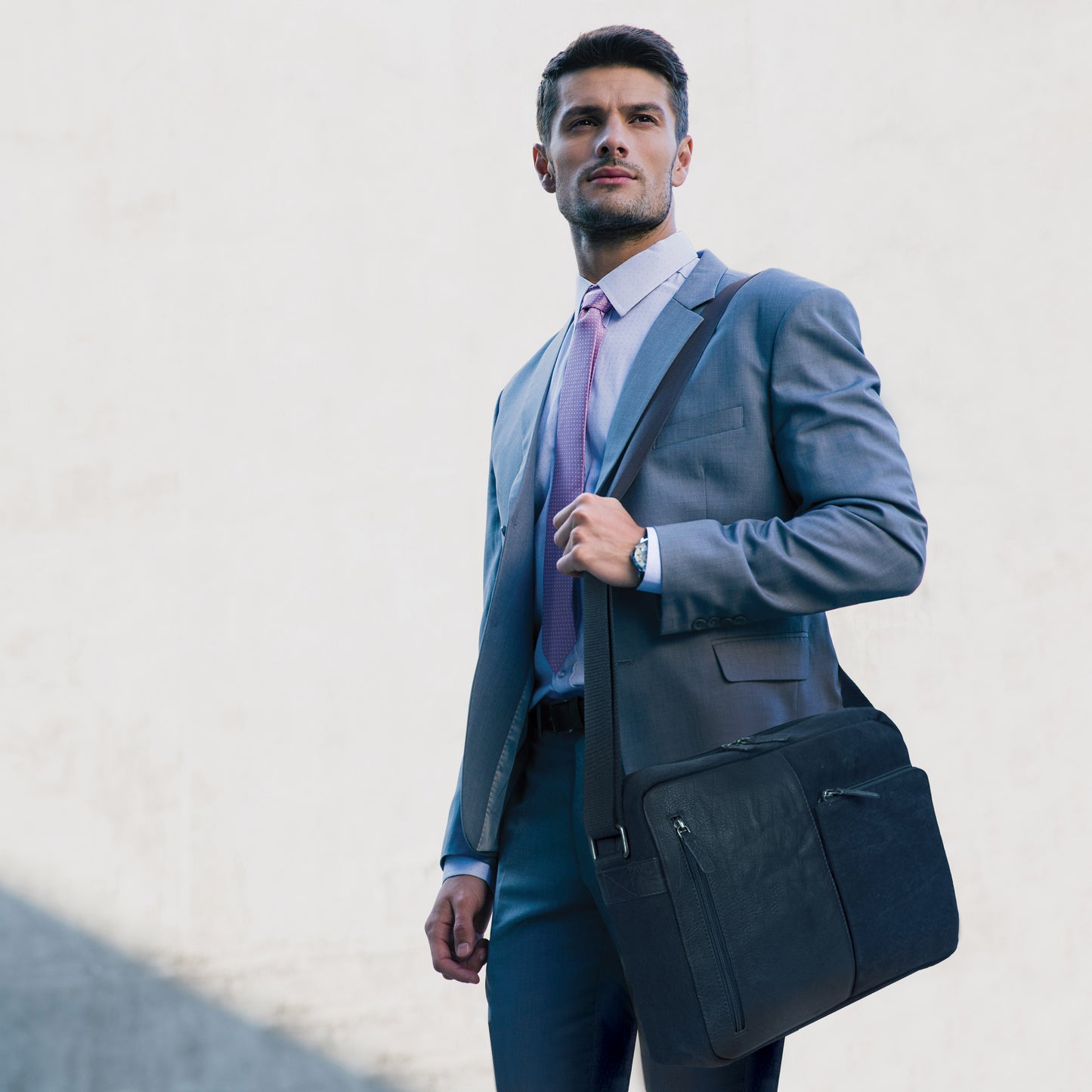 Messenger Tasche – Canvas & Echtleder Schultertasche in Schwarz