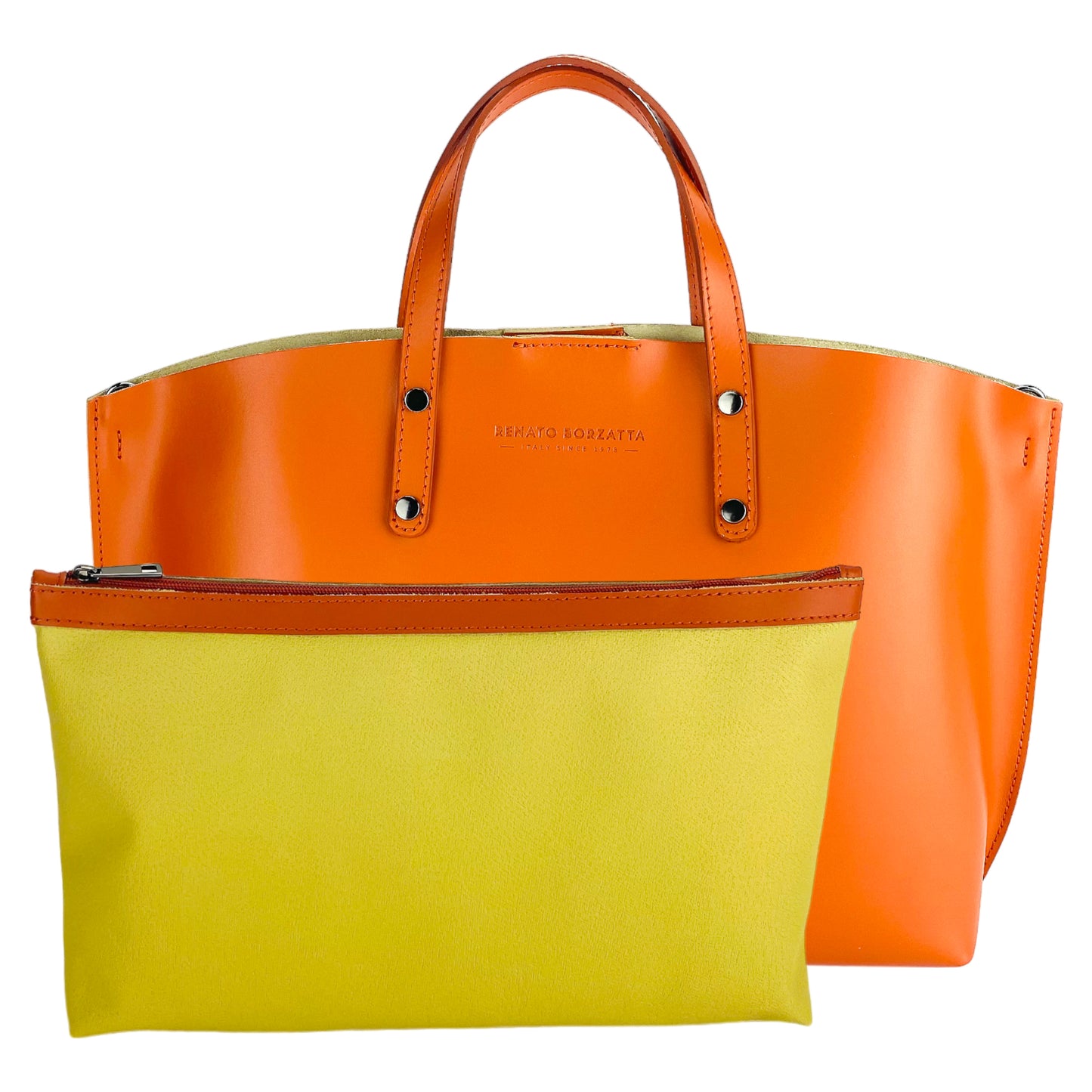 Women's handbag made of genuine leather – Made in Italy with a detachable shoulder strap. Removable large interior pocket. Shiny gunmetal metal accessories. Dimensions: 48 x 31 x 11 cm.