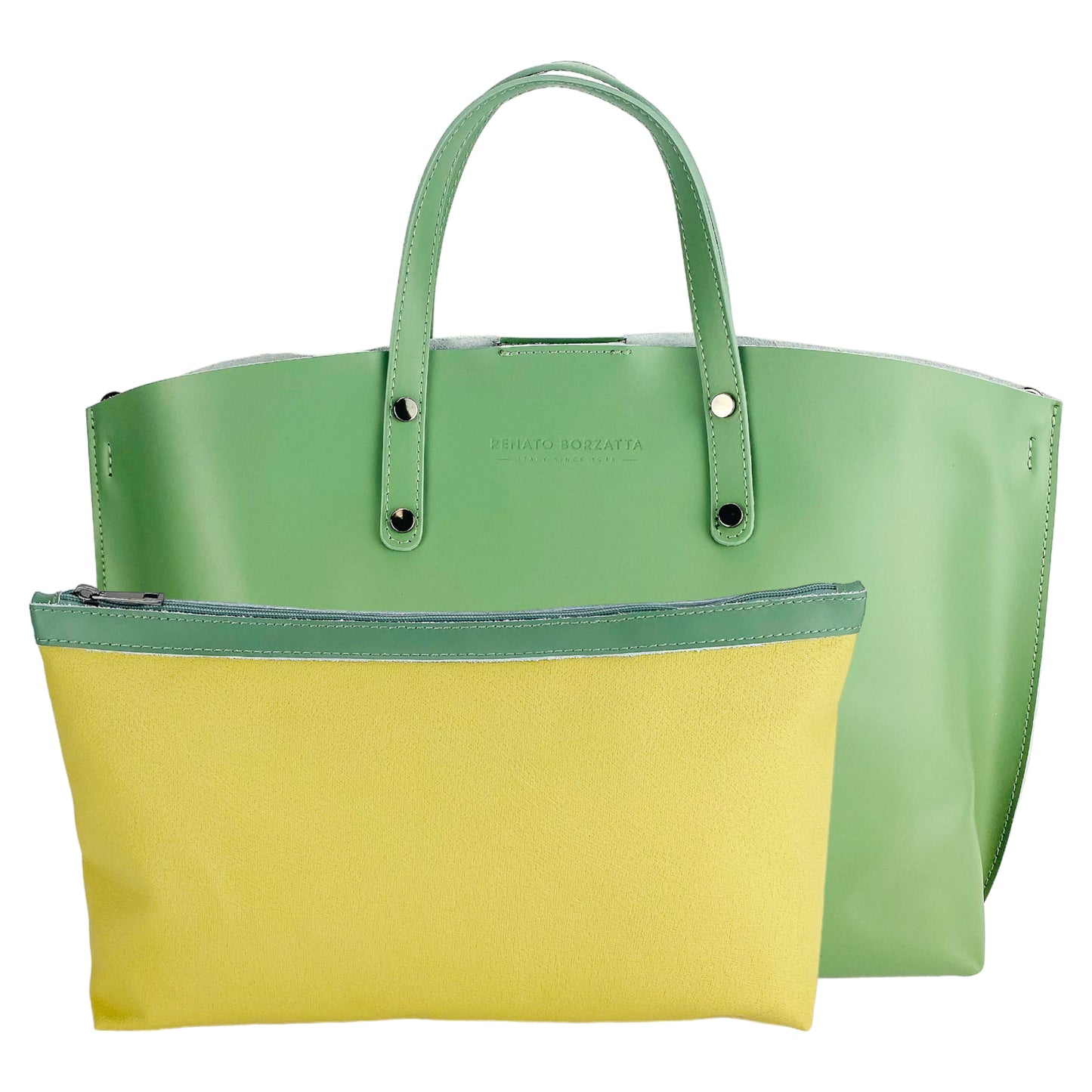 Women's handbag made of genuine leather – Made in Italy with a detachable shoulder strap. Removable large interior pocket. Shiny gunmetal metal accessories. Dimensions: 48 x 31 x 11 cm.
