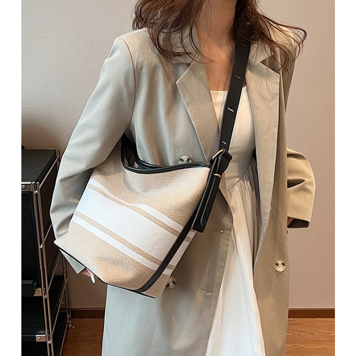 Less Is More Canvas Schultertasche mit extra Innentasche