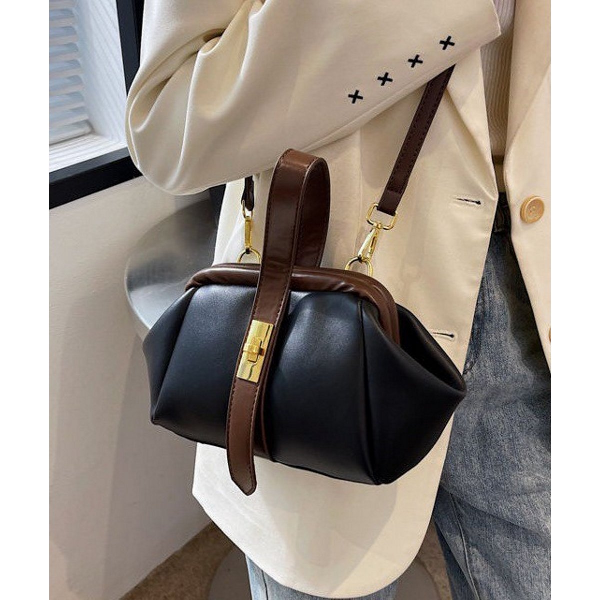 The Pouch – Kleine Clutch / Crossbody-Handtasche