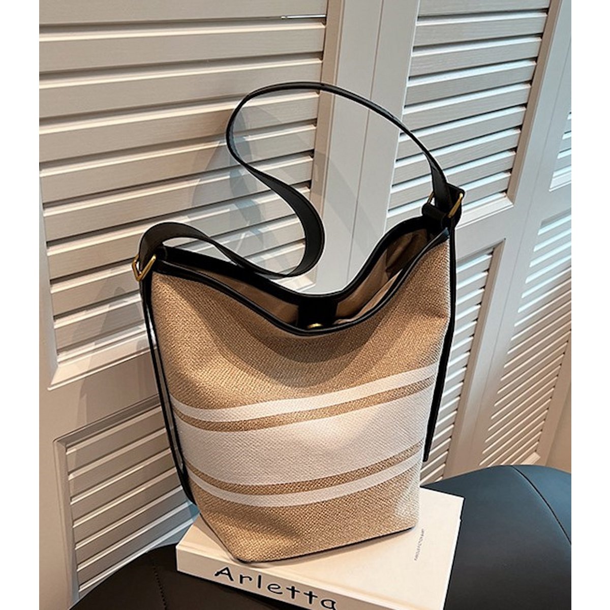 Less Is More Canvas Schultertasche mit extra Innentasche