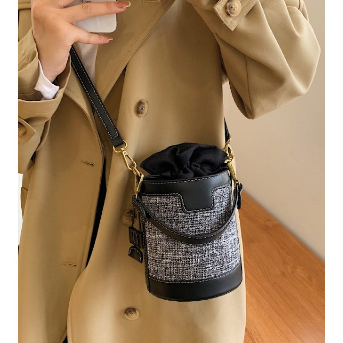 Kleine Crossbody-Handtasche in Eimerform (2 Farboptionen)