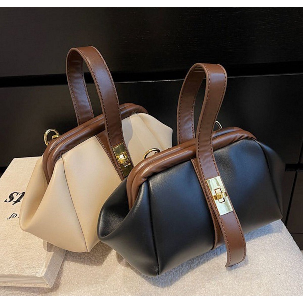The Pouch – Kleine Clutch / Crossbody-Handtasche
