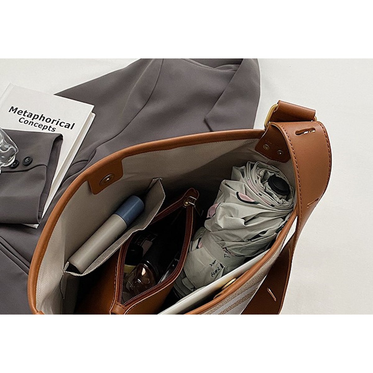 Less Is More Canvas Schultertasche mit extra Innentasche