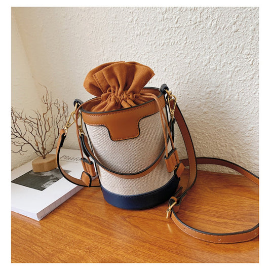 Kleine Crossbody-Handtasche in Eimerform (2 Farboptionen)