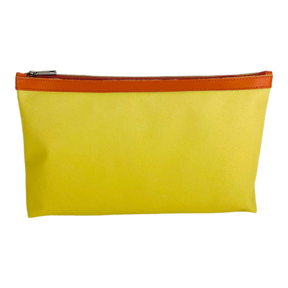 Women's handbag made of genuine leather – Made in Italy with a detachable shoulder strap. Removable large interior pocket. Shiny gunmetal metal accessories. Dimensions: 48 x 31 x 11 cm.