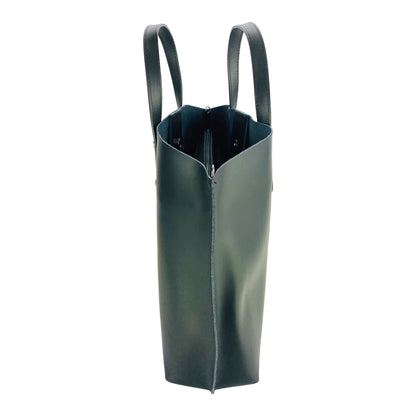 Women's handbag made of genuine leather – Made in Italy with a detachable shoulder strap. Removable large interior pocket. Shiny gunmetal metal accessories. Dimensions: 48 x 31 x 11 cm.