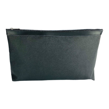 Women's handbag made of genuine leather – Made in Italy with a detachable shoulder strap. Removable large interior pocket. Shiny gunmetal metal accessories. Dimensions: 48 x 31 x 11 cm.