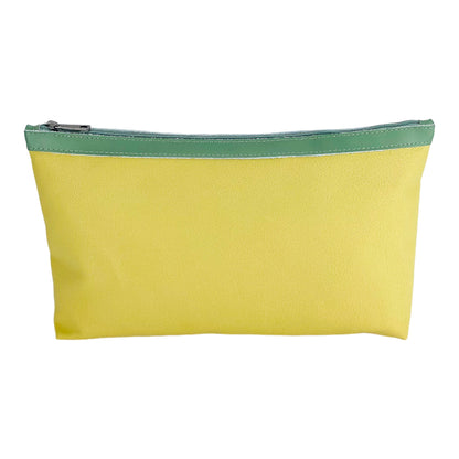 Women's handbag made of genuine leather – Made in Italy with a detachable shoulder strap. Removable large interior pocket. Shiny gunmetal metal accessories. Dimensions: 48 x 31 x 11 cm.
