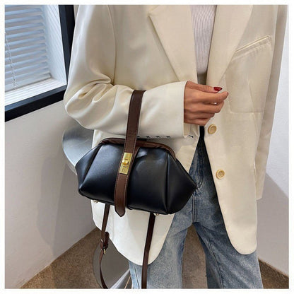 The Pouch – Kleine Clutch / Crossbody-Handtasche