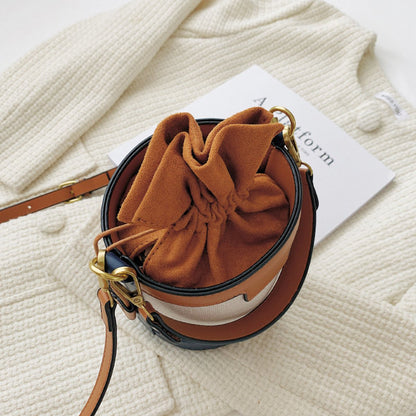 Kleine Crossbody-Handtasche in Eimerform (2 Farboptionen)